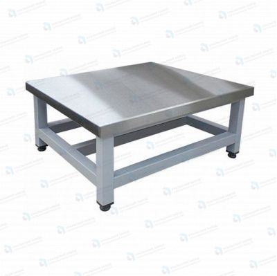 Подтоварник ПТ 800x600x300, каркас из окрашенной трубы, столешница AISI430